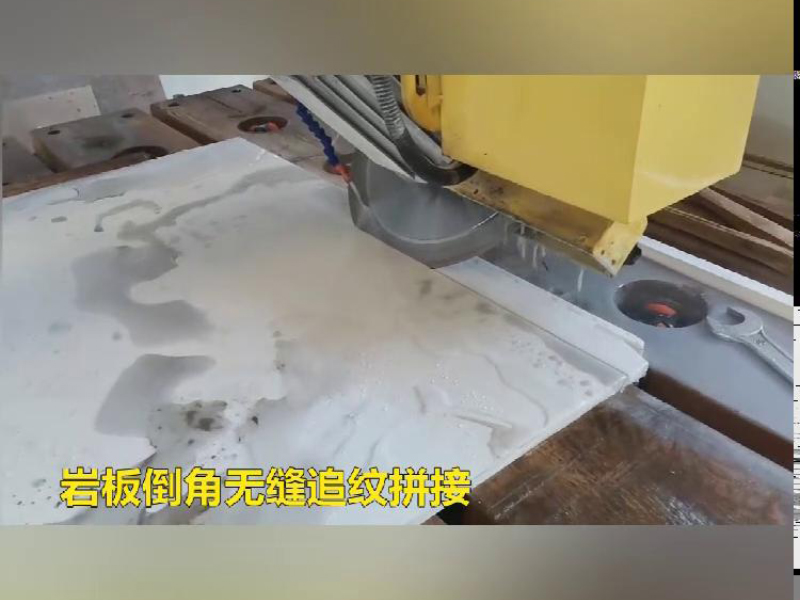 泰坦款